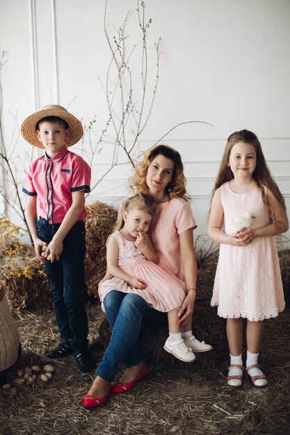 Retrato de familia linda y sonriente