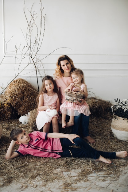 Retrato de familia linda y sonriente