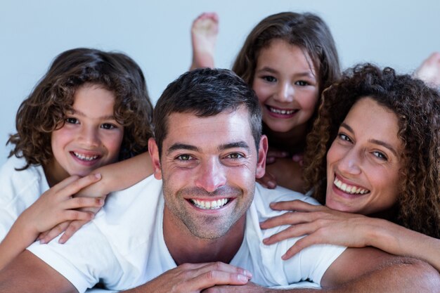 Foto retrato, família, mentindo cama