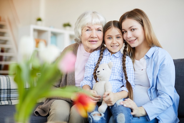 Retrato de familia para mujer en casa