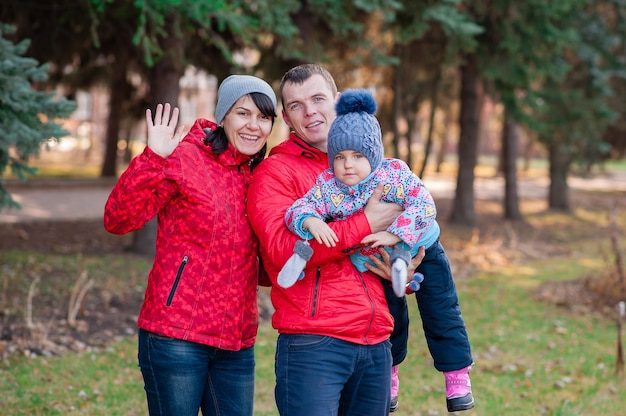 Retrato de familia en el parque