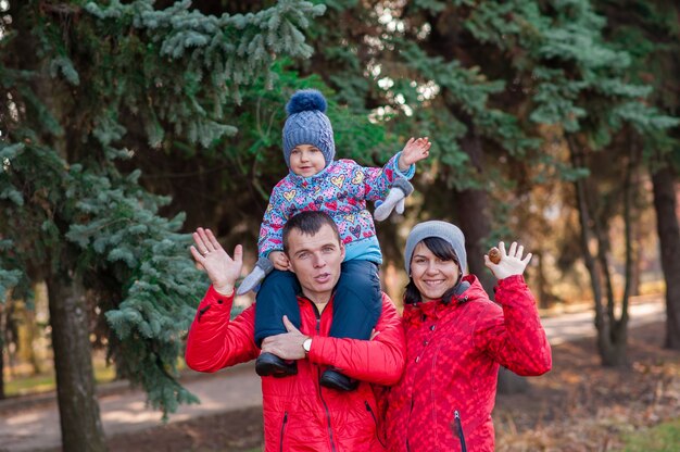 Retrato de familia en el parque