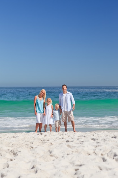 Retrato de una familia en la playa