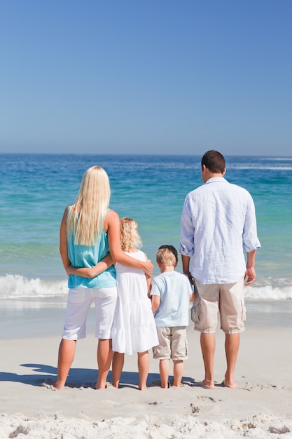 Retrato de una familia en la playa