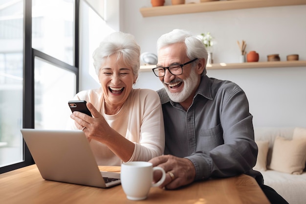 Retrato de una feliz pareja de ancianos con una computadora portátil teniendo un chat de videollamadas Jubilación pareja de ancianos estilo de vida de vejez comunicándose conectando gente tecnológica