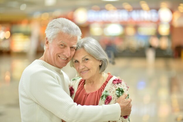 Retrato de una feliz pareja senior de cerca