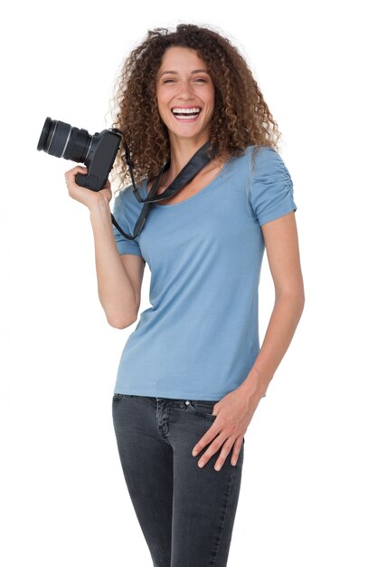 Retrato de un fotógrafo femenino alegre