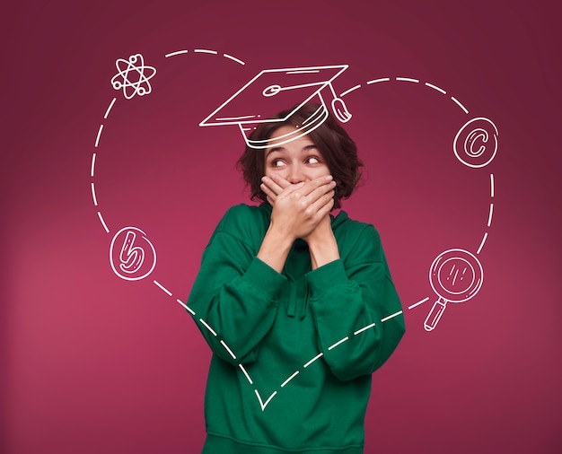 Retrato de graduación de mujer de plano medio