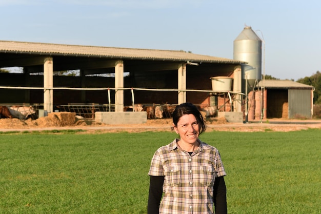 retrato, de, un, granjero, exterior, atrás, un, granja