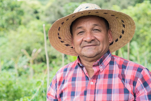 retrato, de, un, granjero, posición, en el campo