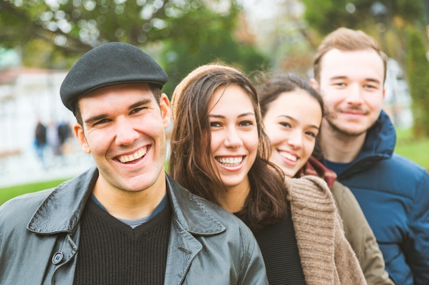 Retrato de un grupo de amigos turcos en Estambul