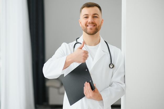 retrato, de, un, guapo, joven, doctor