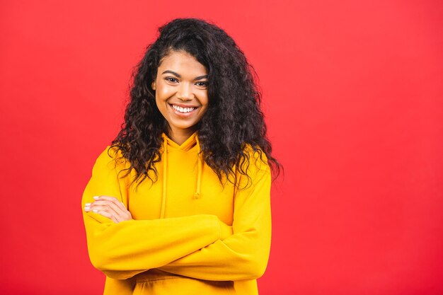 Retrato de hermosa mujer afroamericana