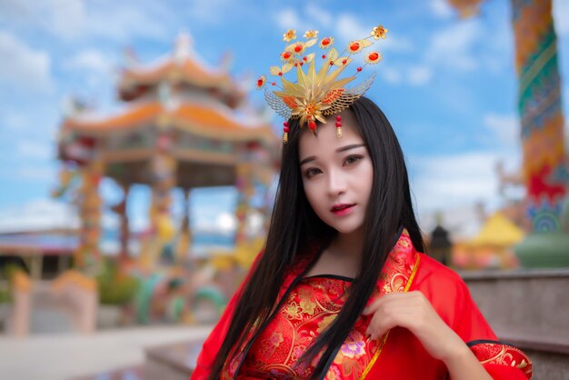 Retrato de una hermosa mujer asiática vestida con un antiguo estilo chino Gente tailandesa Escena de la película china