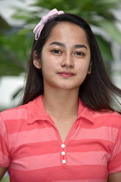 Foto retrato de una hermosa mujer joven