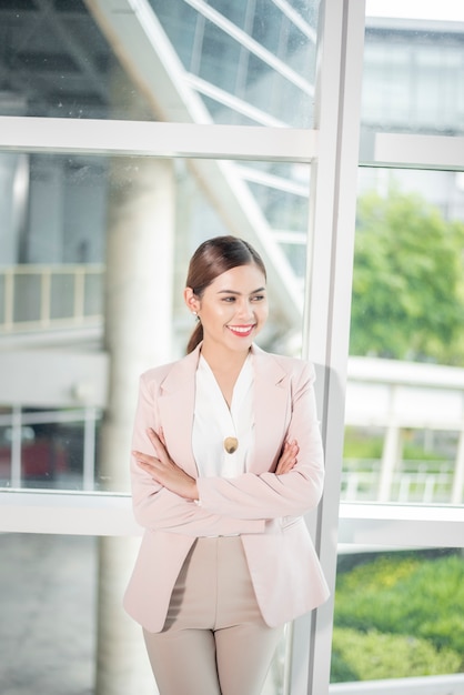 Retrato de hermosa mujer de negocios profesional