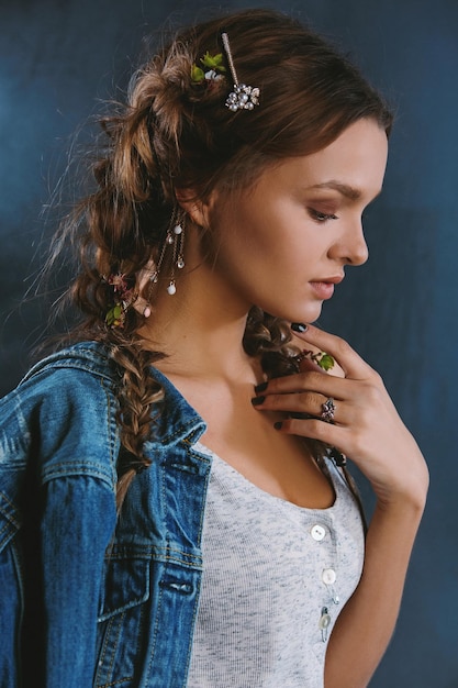 Foto retrato de una hermosa mujer de primavera