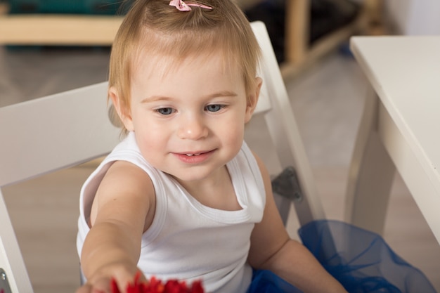 Retrato de una hermosa niña liitle