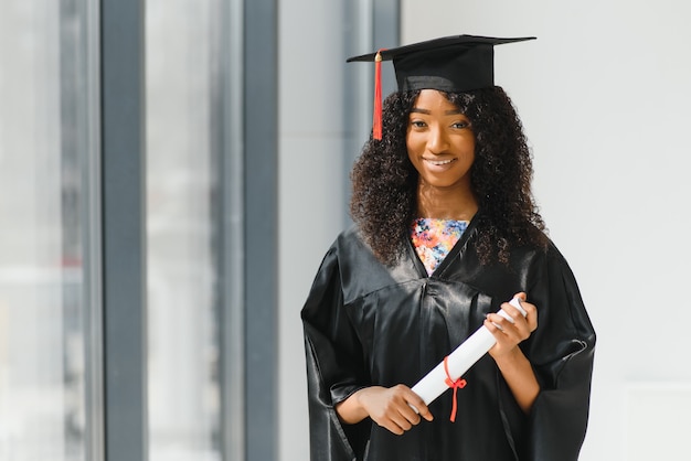 Retrato, de, hermoso, afroamericano, graduado