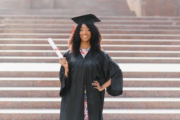 Retrato, de, hermoso, afroamericano, graduado