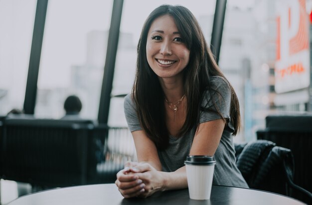 Retrato hermoso de la mujer japonesa