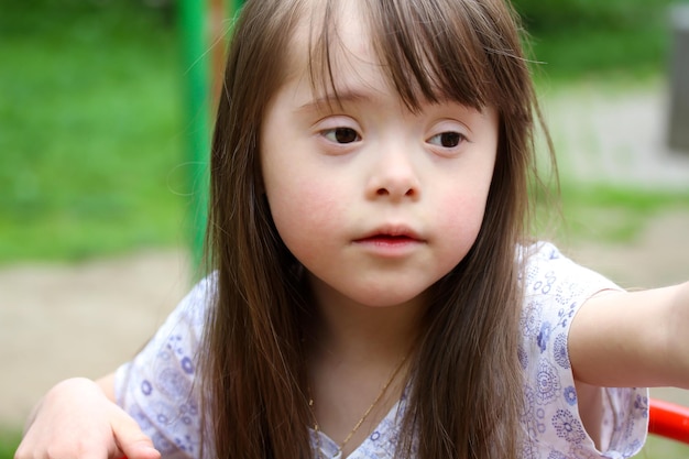 retrato, de, hermoso, niña joven