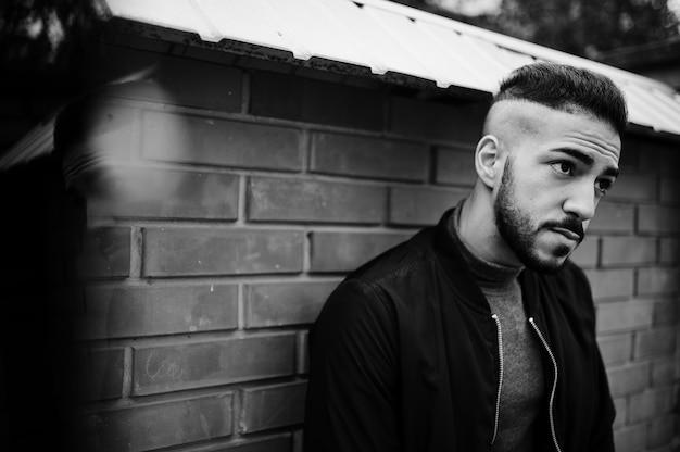 Retrato de hombre elegante barba árabe