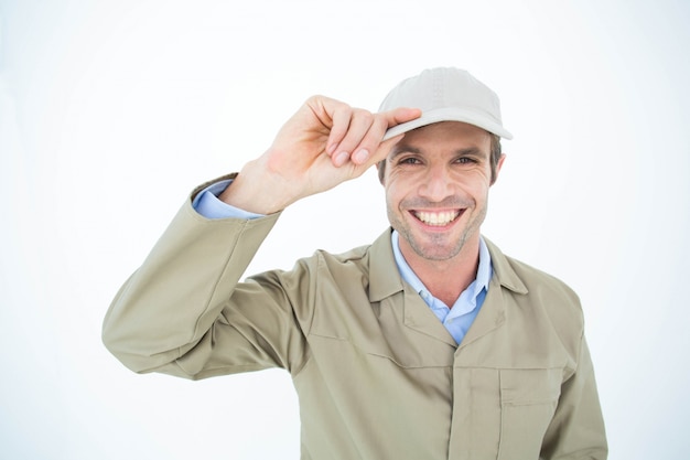 Retrato de hombre feliz entrega con tapa