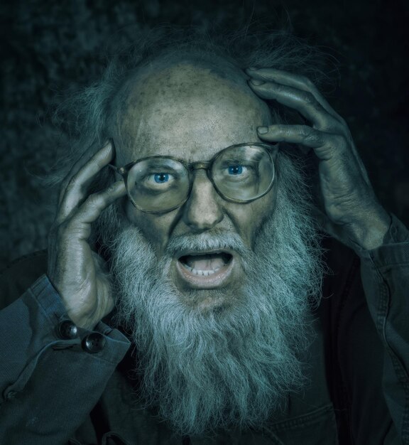 Foto retrato de un hombre con gafas