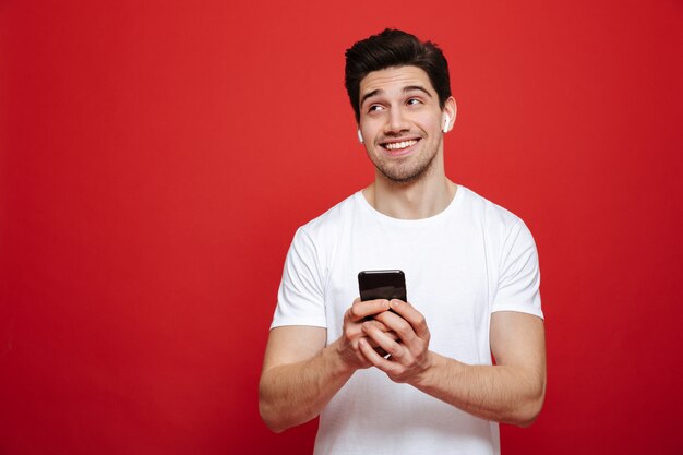 Retrato de un hombre joven y guapo