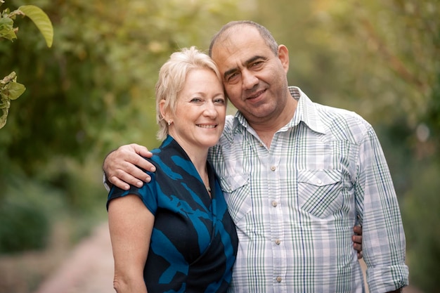 Retrato de hombre y mujer europea de Oriente Medio