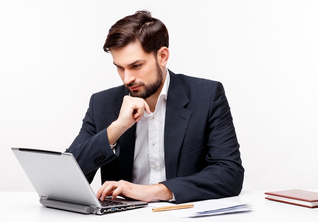 Retrato de hombre de negocios confidente