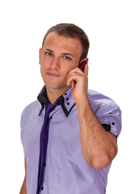 Foto retrato de un hombre de negocios hablando por teléfono móvil contra un fondo blanco