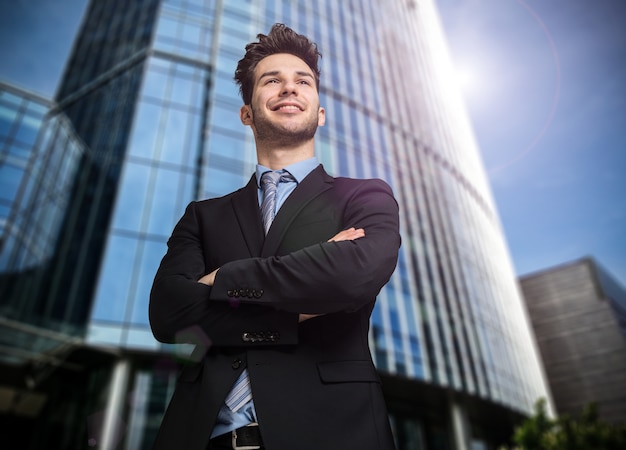 Retrato de hombre de negocios sonriente