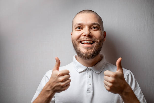 Retrato, jovem, homem, sorrindo