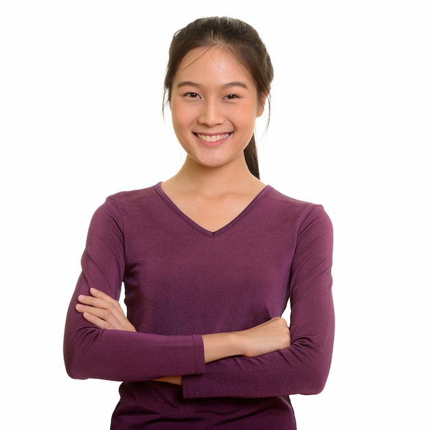 Retrato de joven adolescente asiática feliz sonriendo