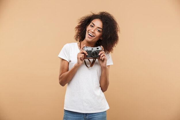 Retrato de una joven africana feliz