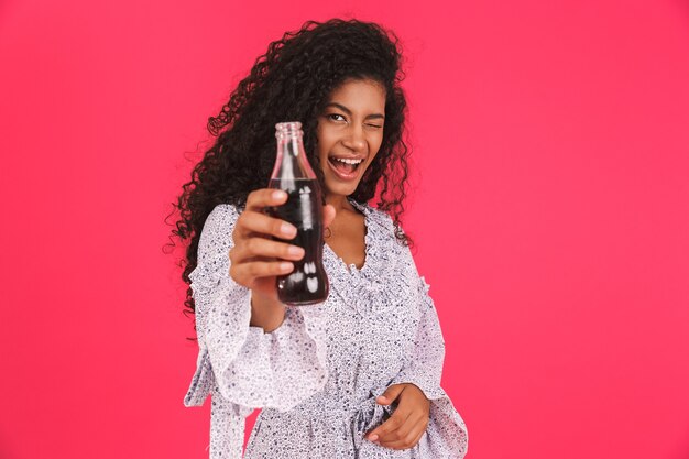 Retrato de una joven africana feliz