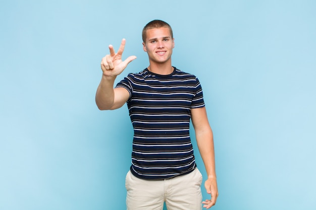 Retrato de un joven alegre