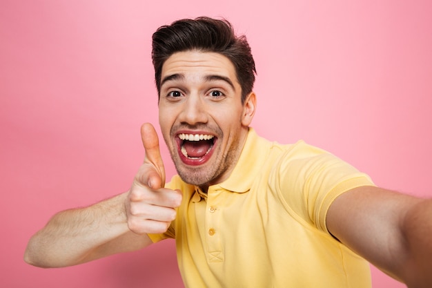 Retrato de un joven alegre