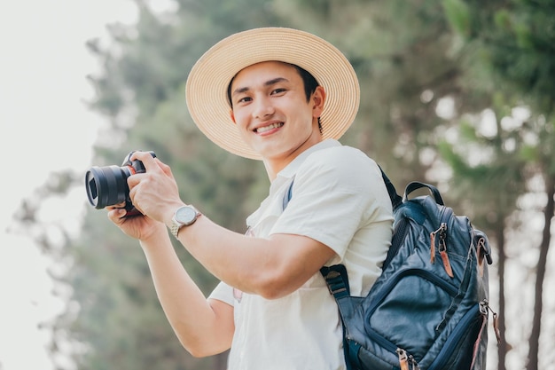 retrato, de, joven, asiático, hombre, viajar