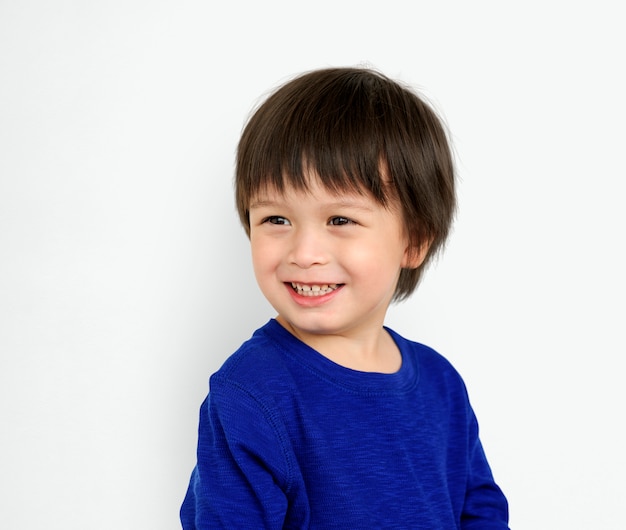 Foto retrato de un joven asiático