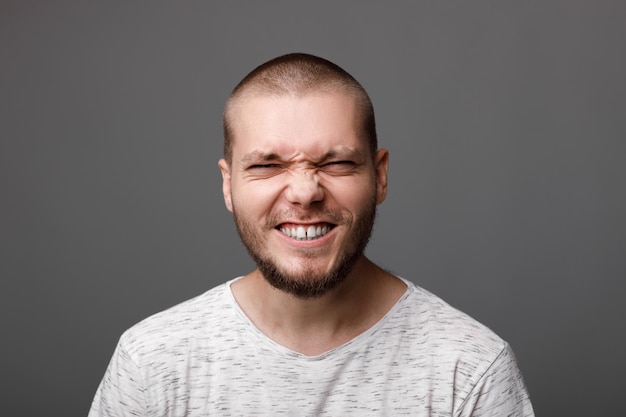 El retrato del joven barbudo