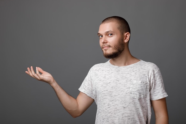 El retrato del joven barbudo