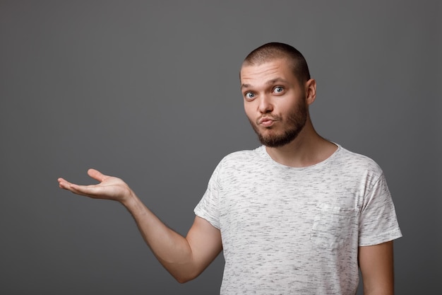 El retrato del joven barbudo