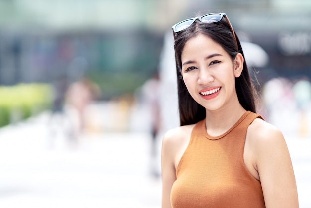 Foto retrato de joven bella mujer asiática,