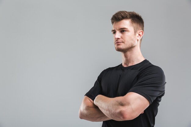 Retrato de un joven deportista seguro