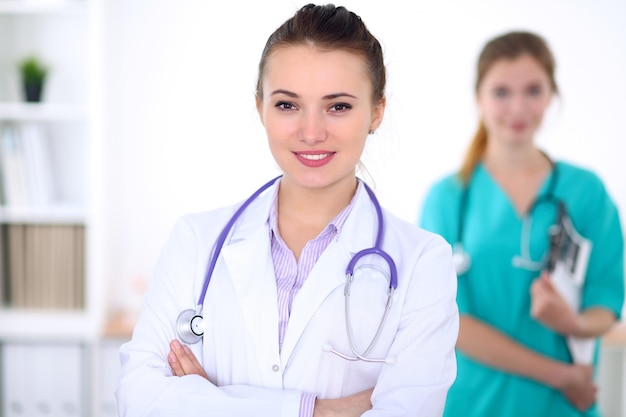 retrato, de, joven, doctora, en, un, hospital