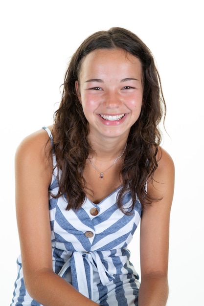 retrato, de, joven, feliz, morena, caucásico, adolescente, niña, sonriente