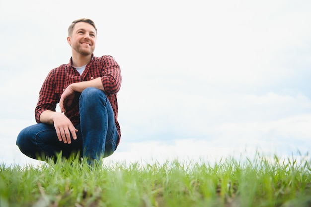 retrato, de, un, joven, granjero, en, un, campo